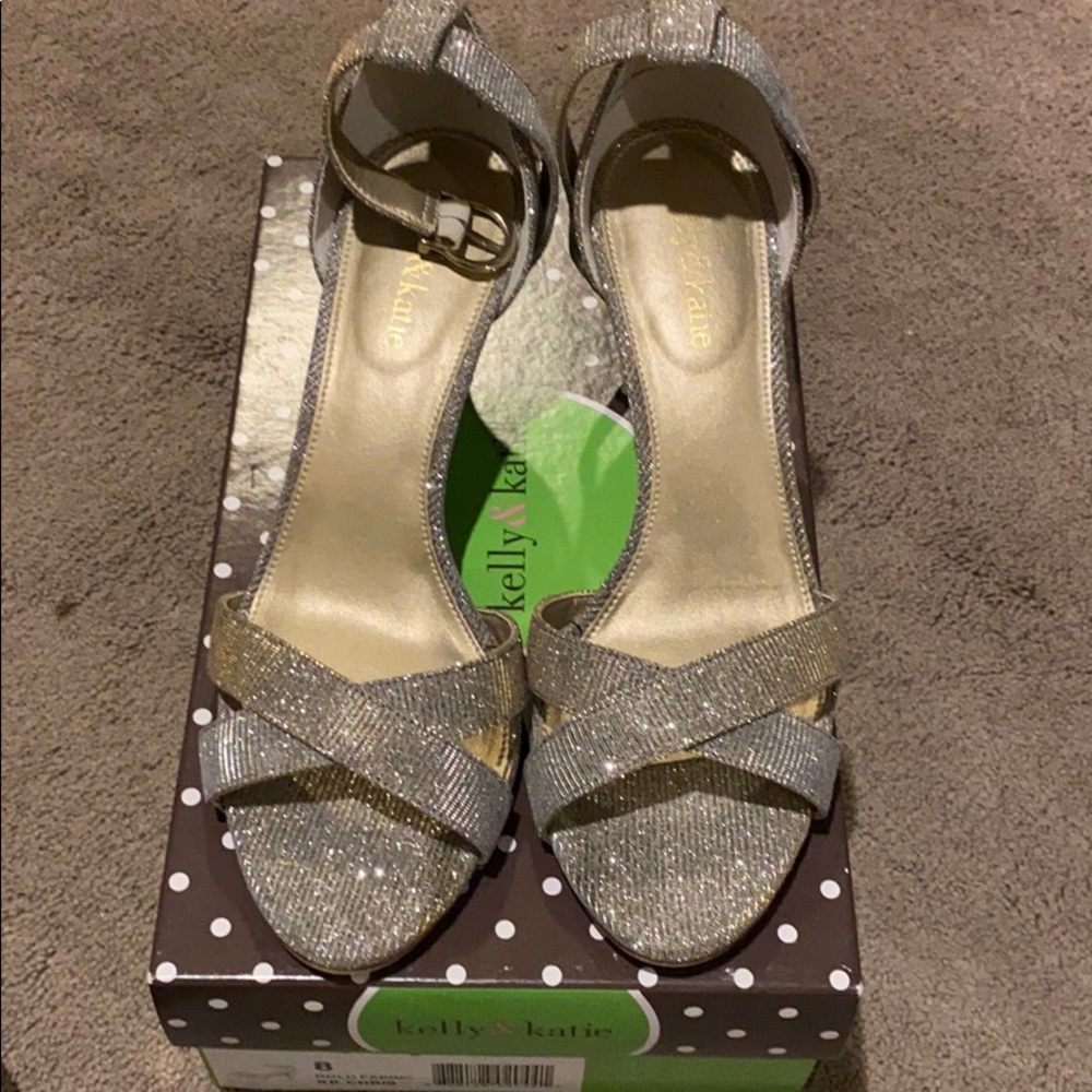 Kelly & Katie KK Chris Gold Fabric Sandals Size 8